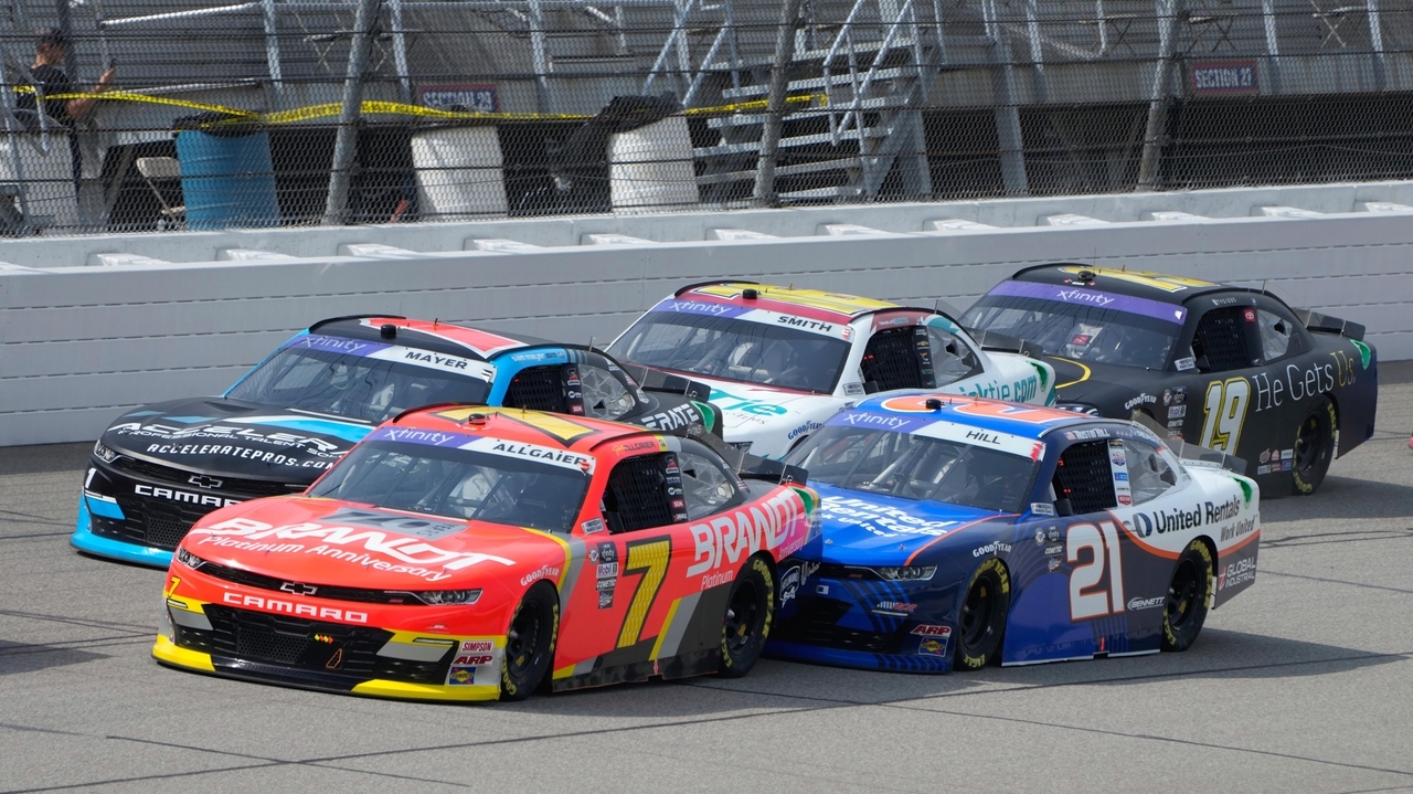 NASCAR Xfinity Series points leader Austin Hill signs contract ...