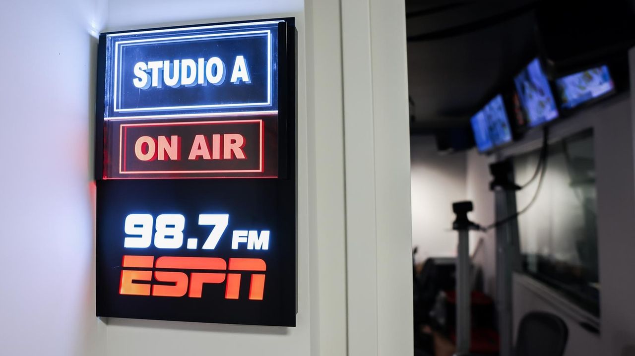 Radio ESPN New York berpindah ke pukul 880 pagi dari WCBS