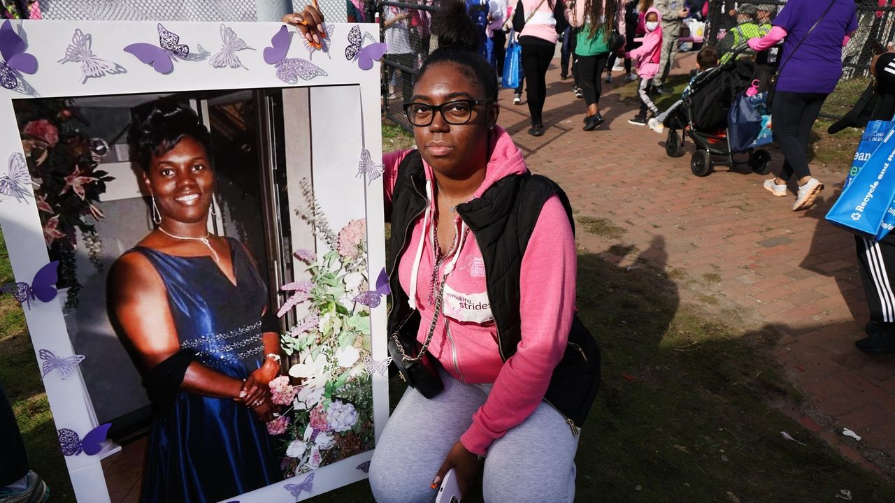 Breast cancer walk at Jones Beach draws 60,000 people to raise