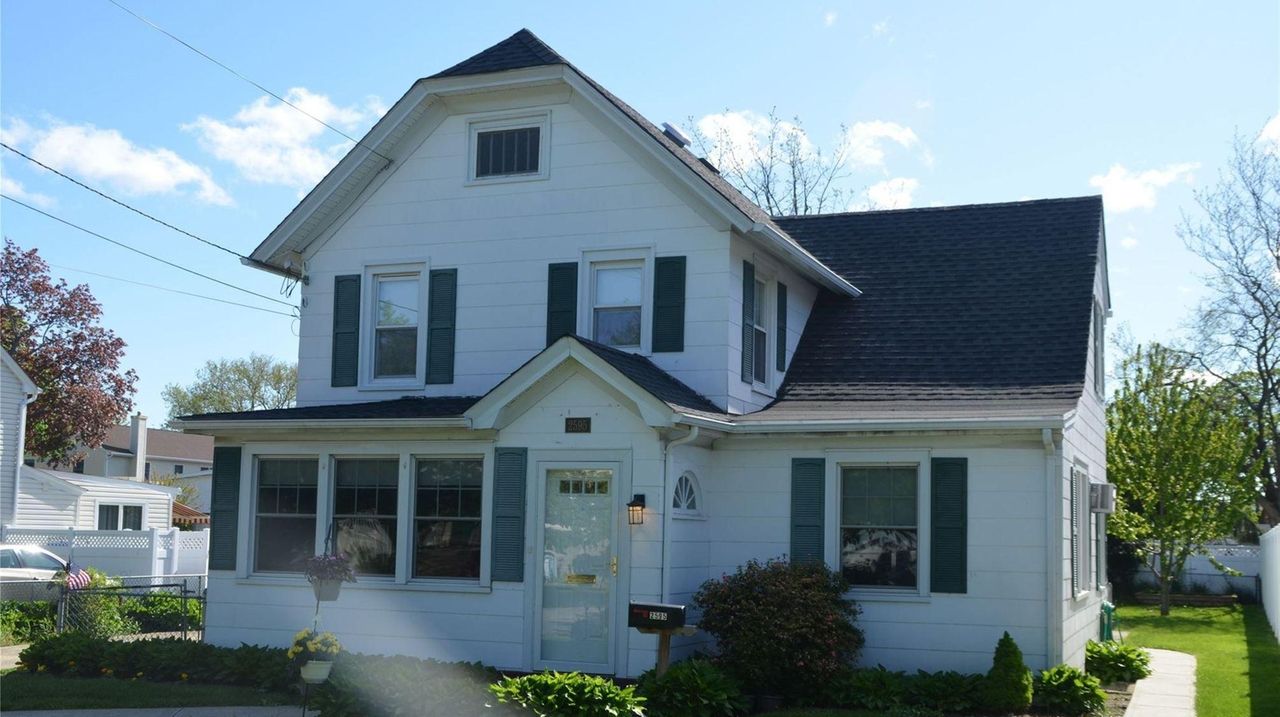 Baldwin Colonial with space for an office on sale for 525,000 Newsday