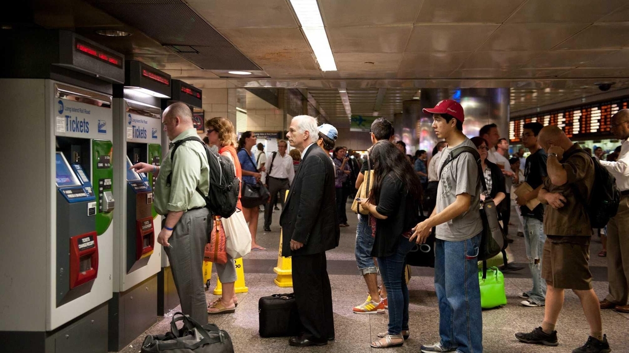 LIRR Reports Peak Ridership Record For July Newsday