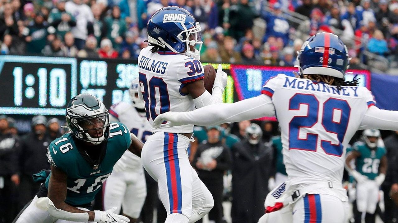 Giants defense saves the day in win over Eagles