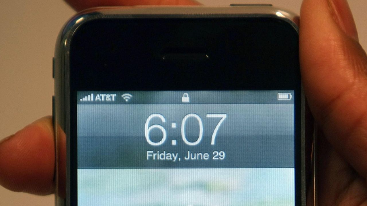 Original iPhone no longer supported by AT&T as company shuts off 2G