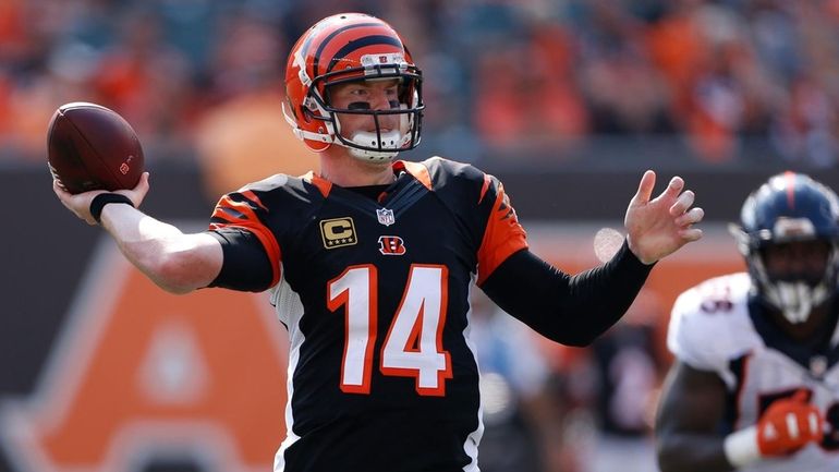 Cincinnati Bengals quarterback Andy Dalton throws during the second half...