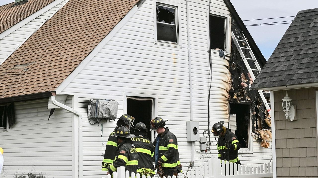 Woman killed in house fire in Levittown, Nassau police say - Newsday