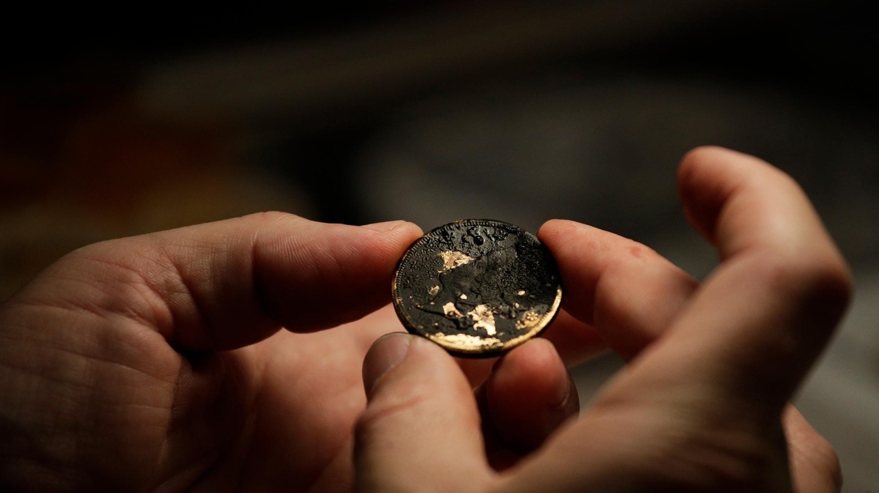 'Ship of Gold' treasure hunter released from prison, but 500 gold coins remain unaccounted for