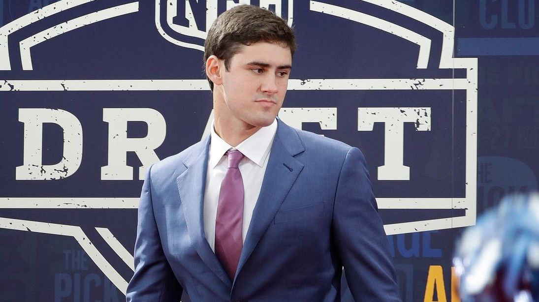 New York fans Jeered When The Giants Picked Daniel Jones #6 In The