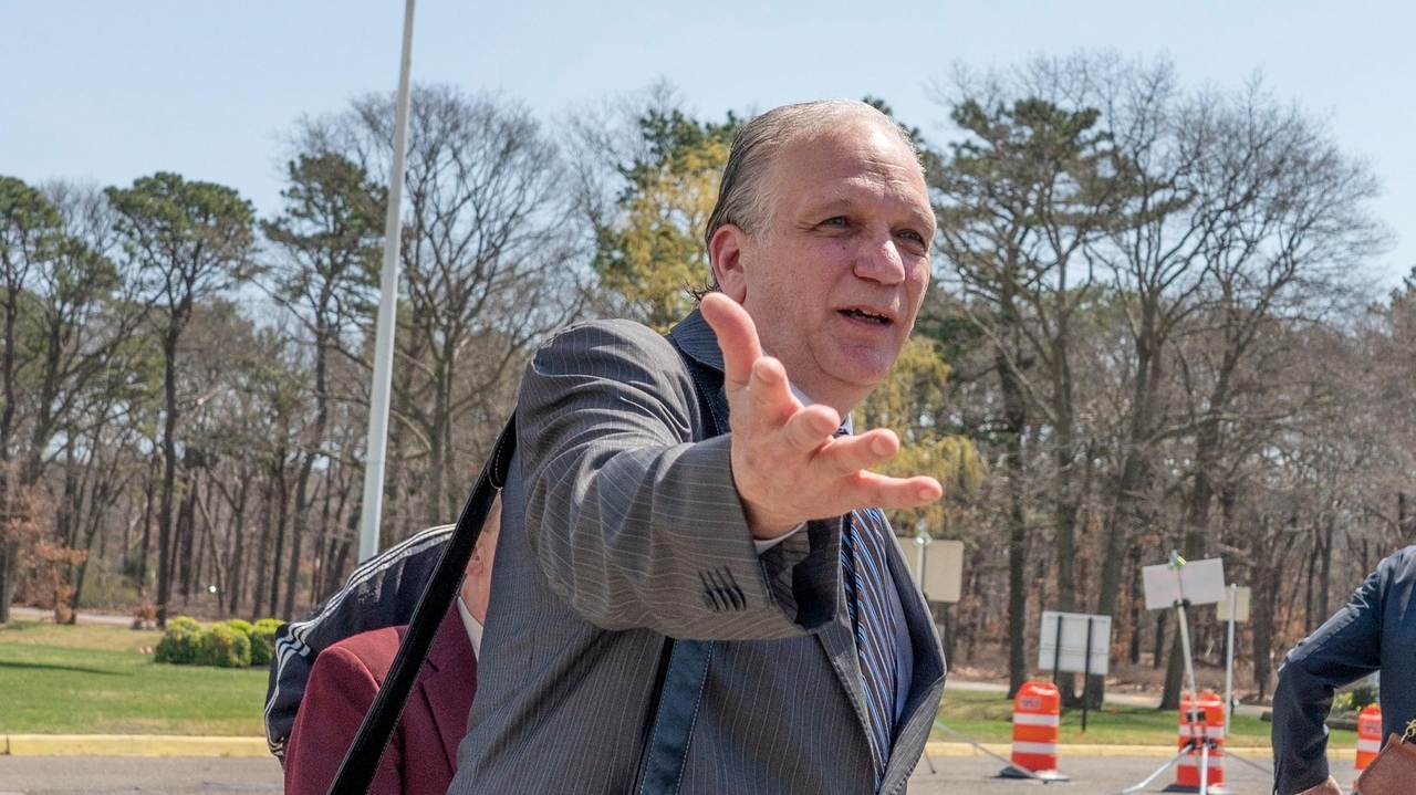 Edward Mangano's resentencing for corruption delayed, court filing shows