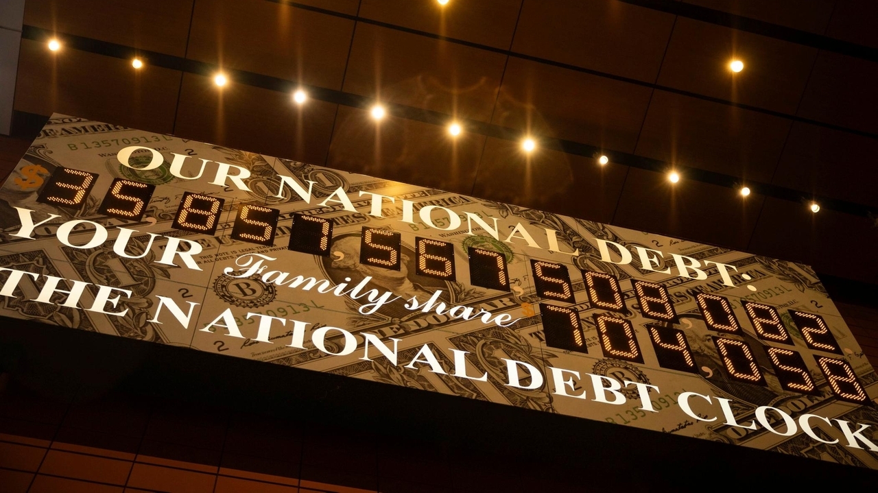 Trump, Congress are dozing on debt