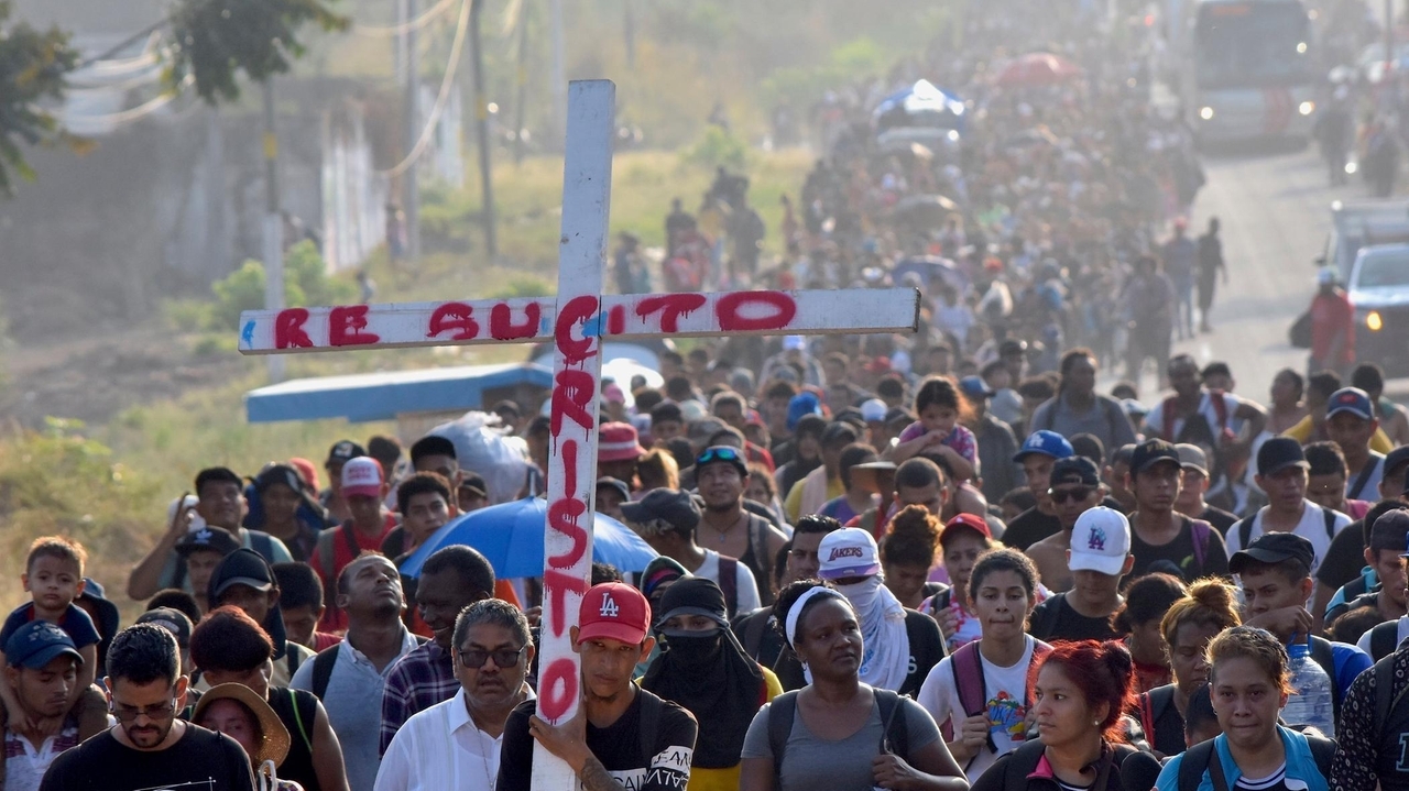 About 2,000 migrants begin a Holy Week walk in southern Mexico to raise awareness of their plight - Vimarsana News
