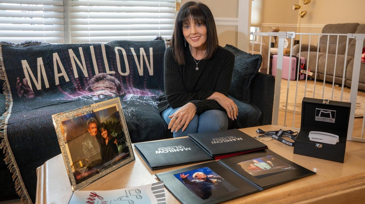 Meet the Fanilows: LI’s biggest Barry Manilow fans