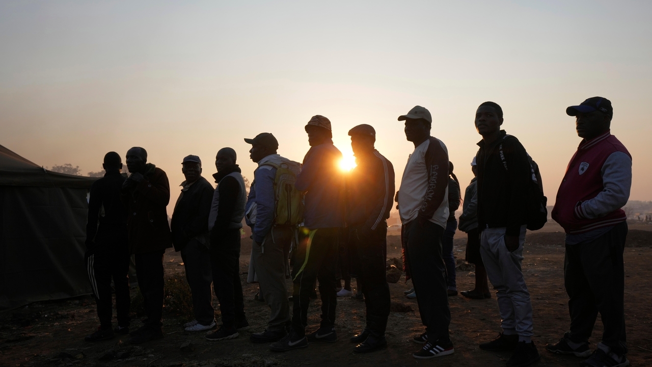 Voting extended after delays as Zimbabwe president known as 'the crocodile' seeks a second term - Vimarsana News