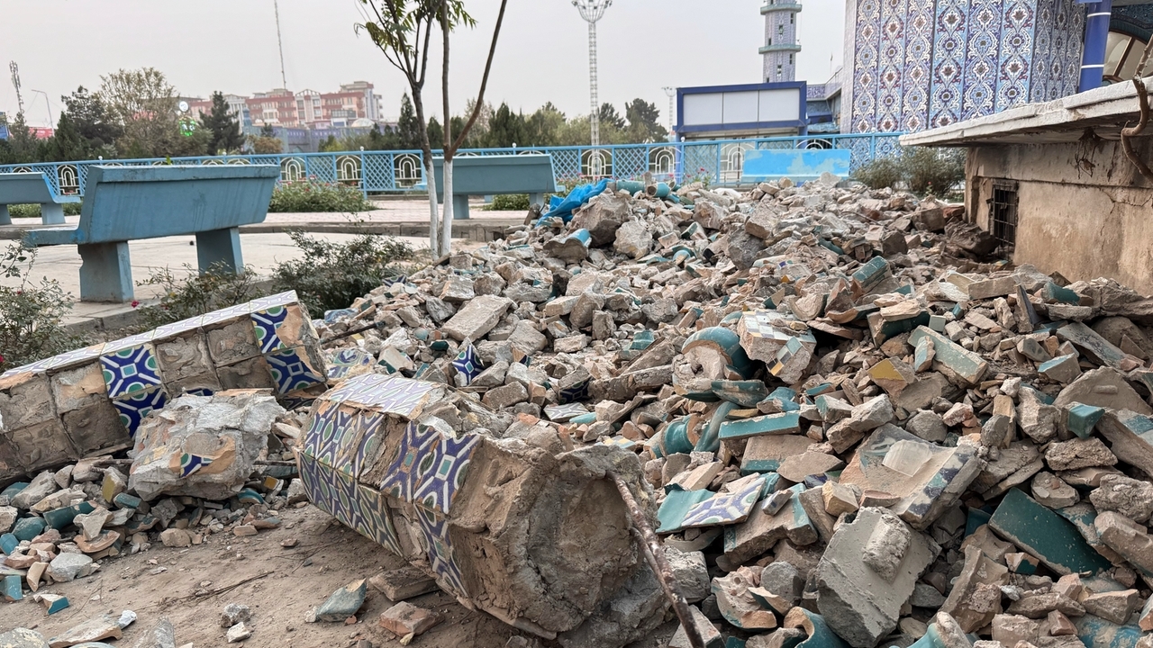 Afghanistan earthquake survivors face cold and rain amid rubble - Newsday