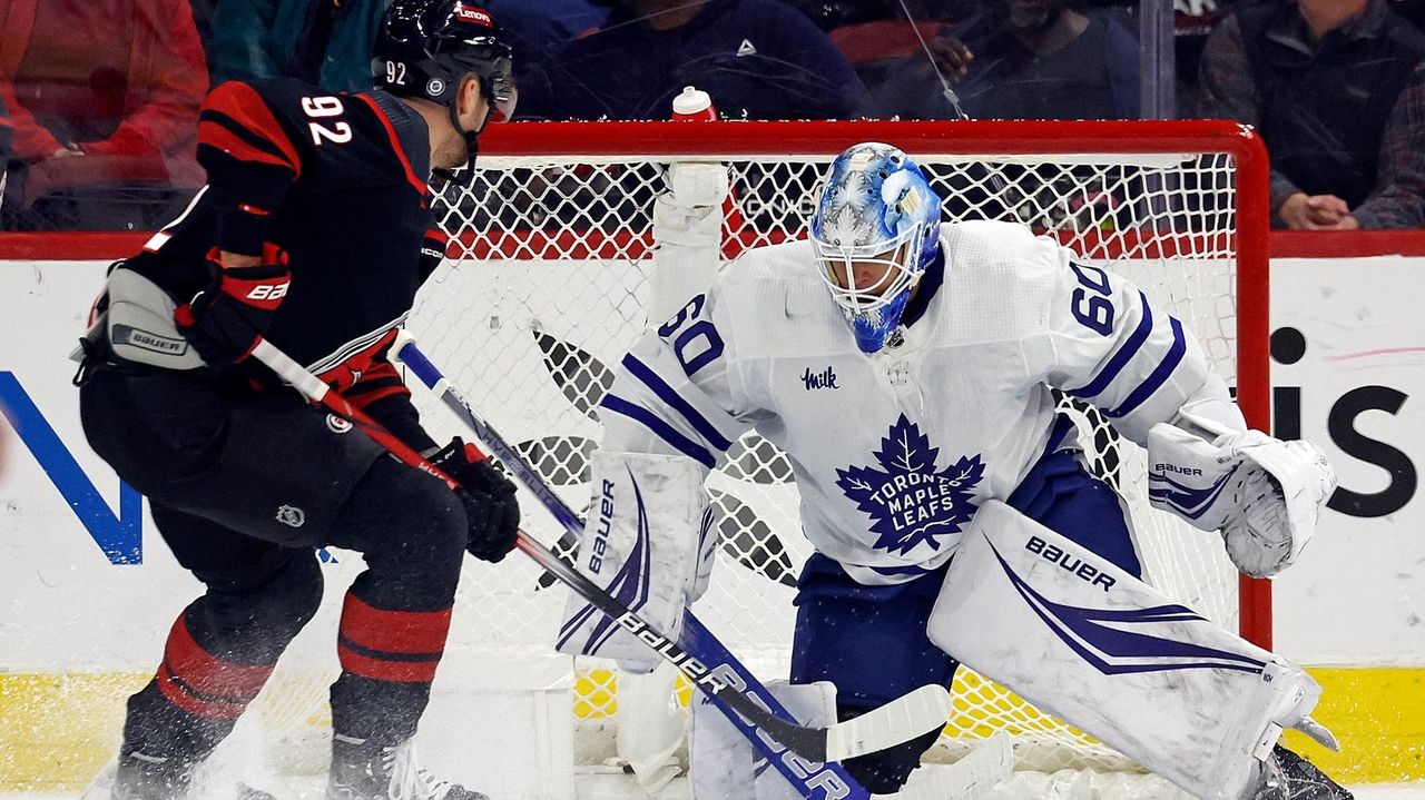 Frederik Andersen stops 31 shots in 6th straight victory as Hurricanes ...