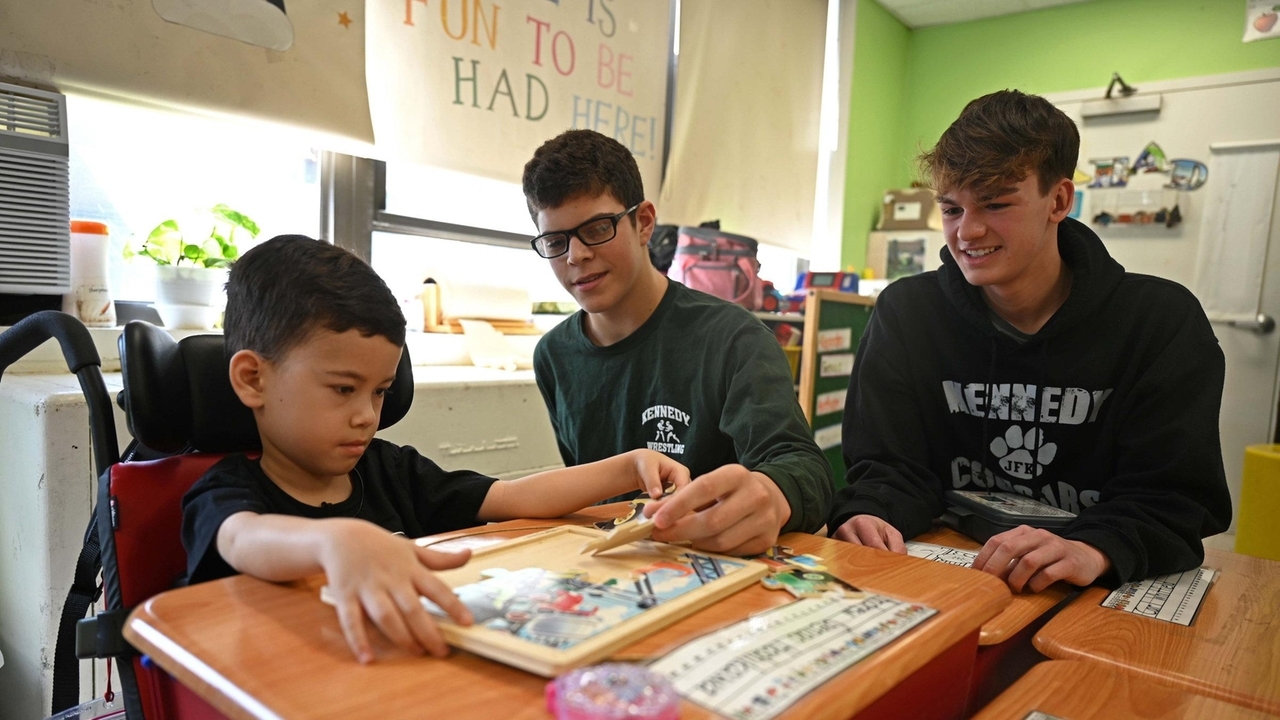 Bellmore teens invent desk for 5-year-old with special needs - Vimarsana News