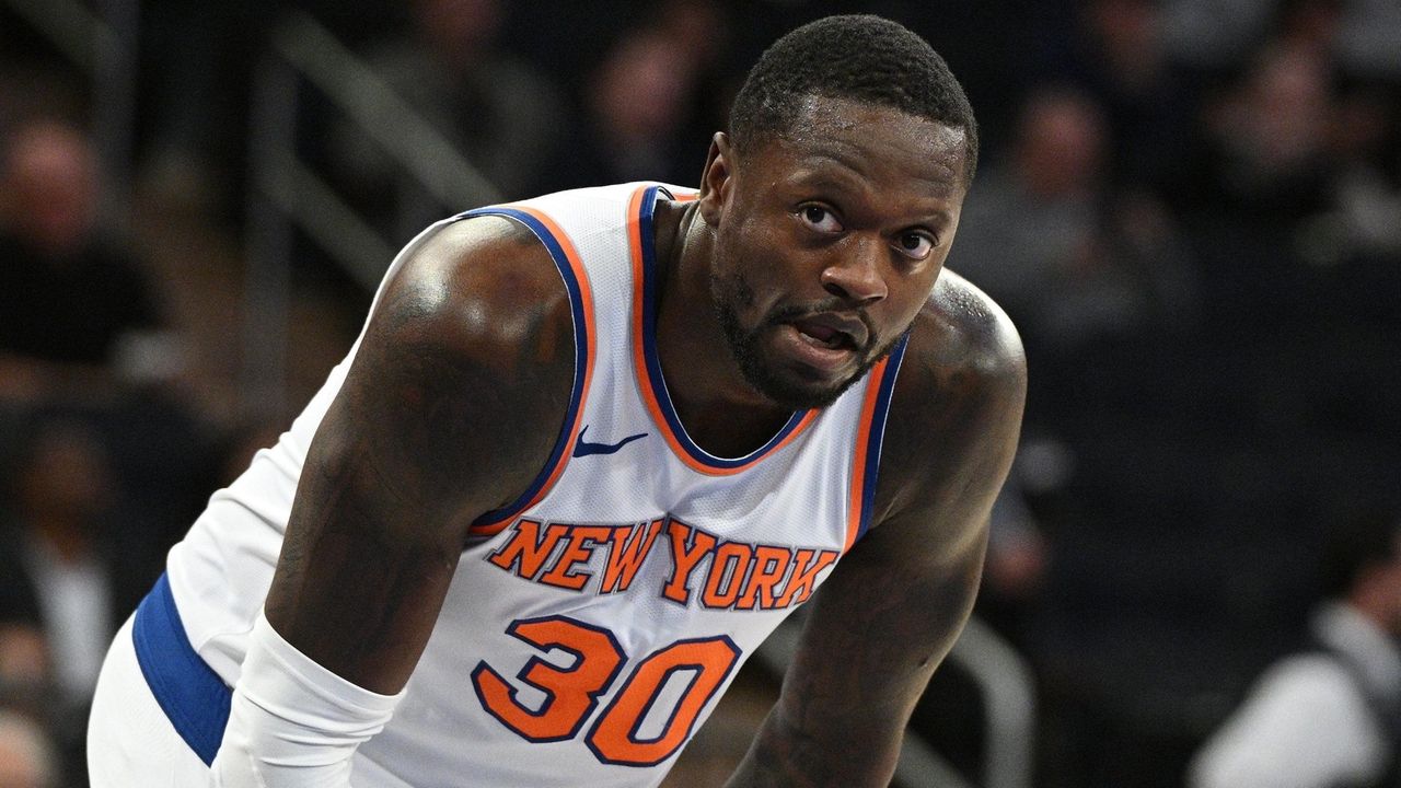 Official New York Knicks 2023 NBA Playoffs Jump Ball T-Shirt