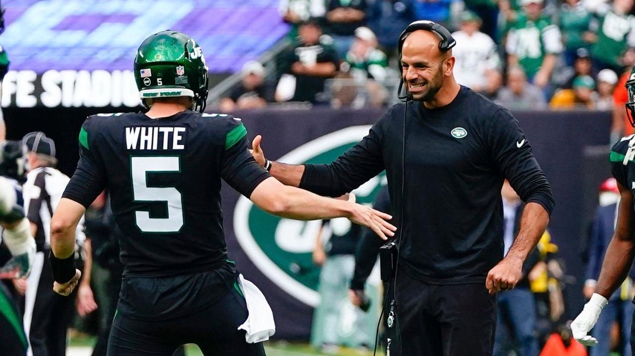 Robert Saleh, Jets players standing behind Zach Wilson despite offense's  struggles - Newsday