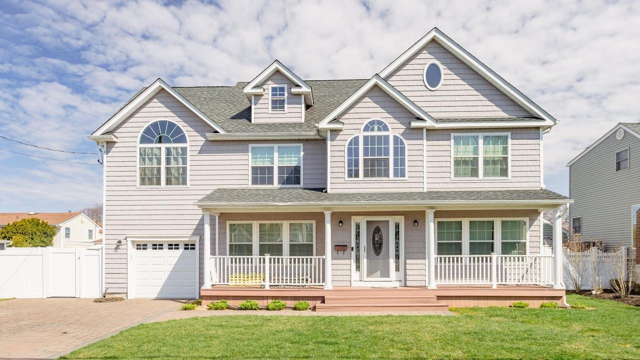 Expanded centerhall Colonial in West Islip asks 769,999 Newsday