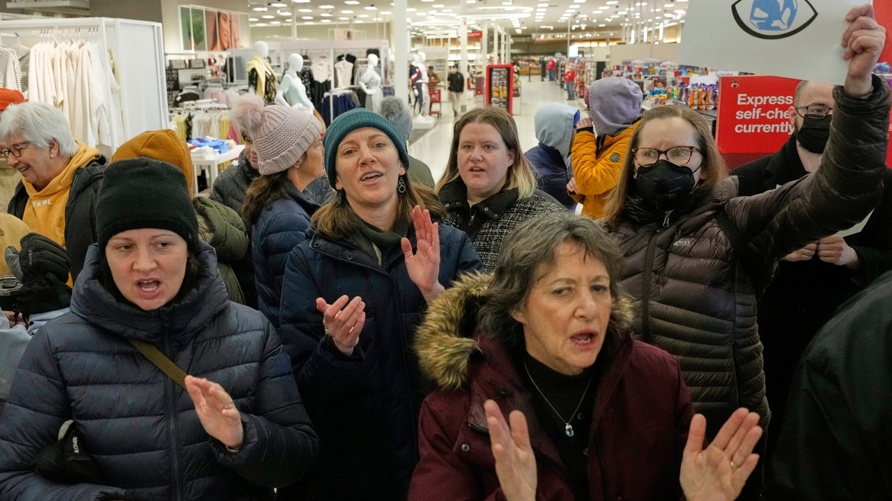 Christian leaders urge protecting worshippers' rights after protesters ...