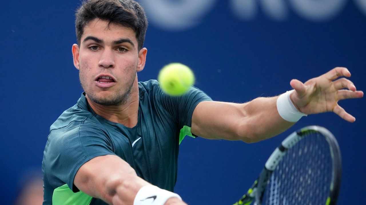 Top-ranked Carlos Alcaraz wins in Toronto in first match since Wimbledon title