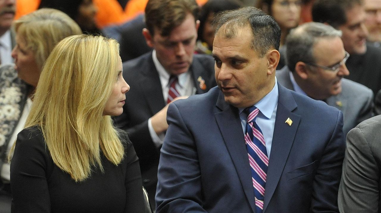 Hempstead, Oyster Bay supervisors seek return of 5.5M in state aid