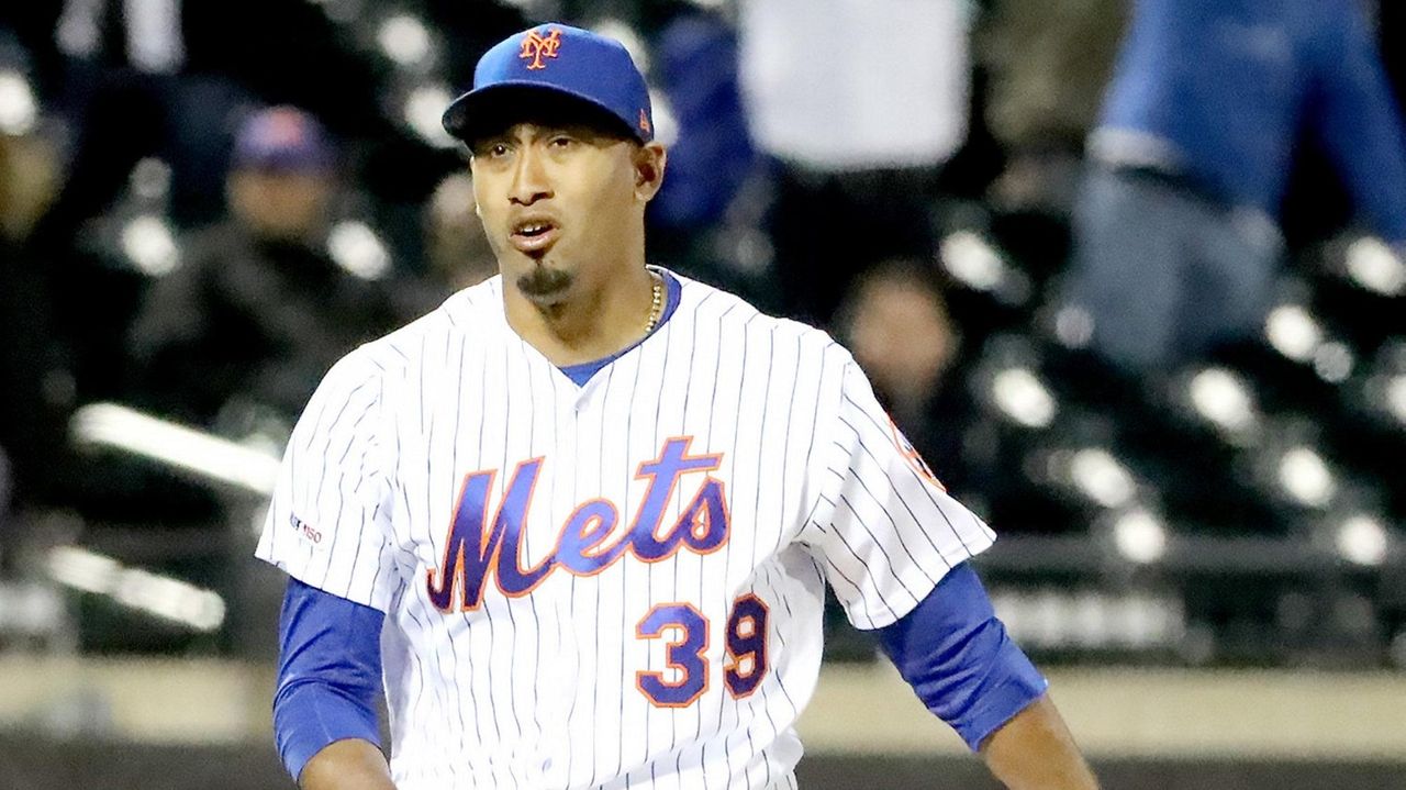 New York Mets closer Edwin Diaz's walk-out to the field is electric