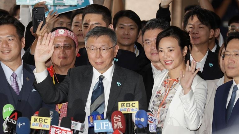 Taiwan's Taiwan People's Party (TPP) presidential candidate Ko Wen-je, front...