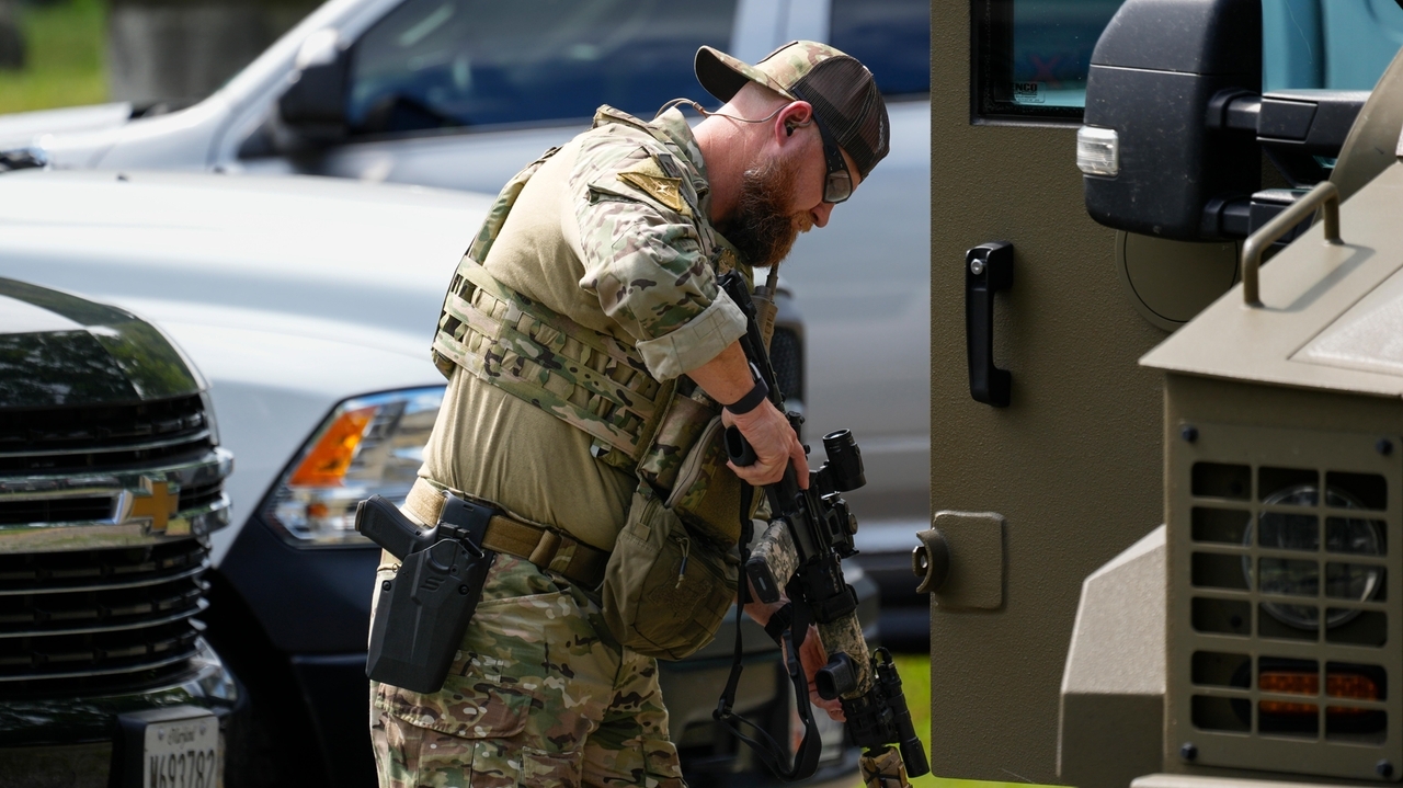 Police defend strategy in hunt for escaped murderer Danelo Cavalcante ...