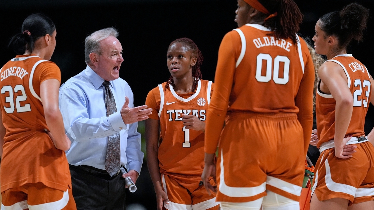 Texas moves to No. 1 seed in latest NCAA women's bracket preview, joins UConn, UCLA, South Carolina