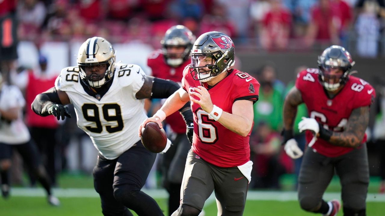 Buccaneers QB Baker Mayfield Active For Win-and-in Matchup Against ...