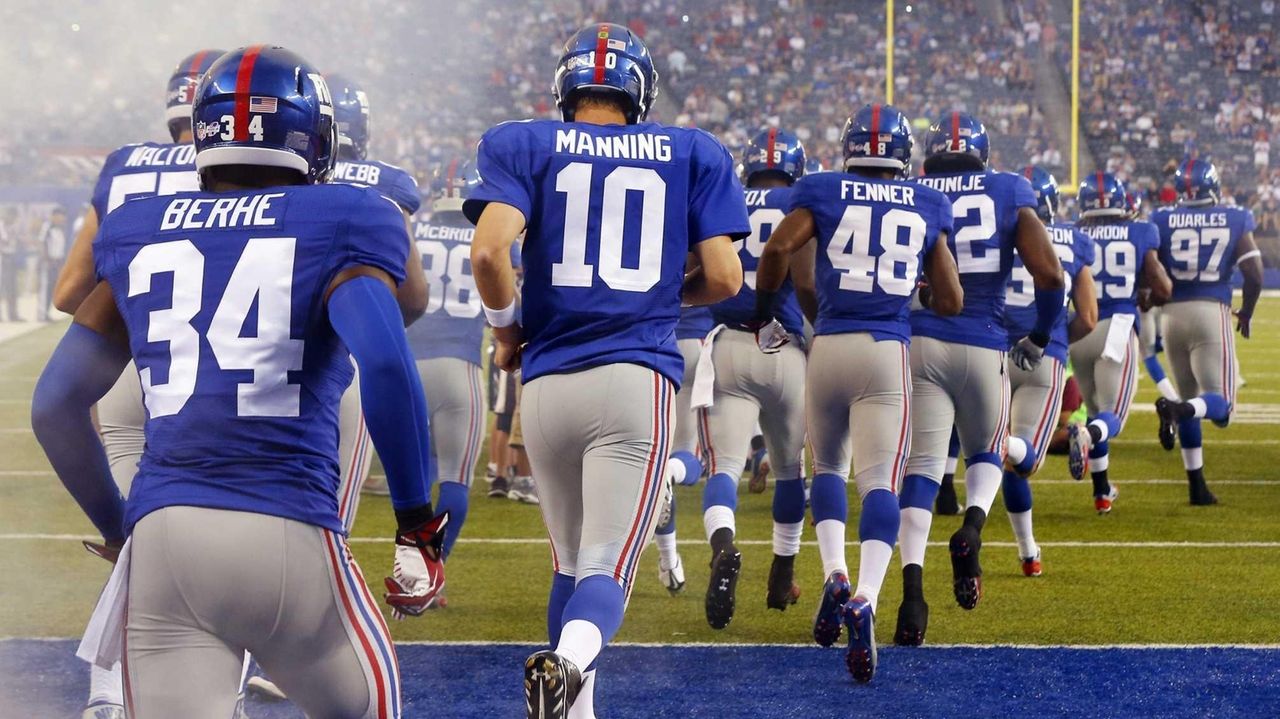 Eli Manning moving around, giving Giants a different feel on offense