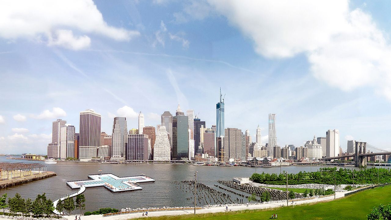 纽约州州长承诺在城市水域建造一个漂浮游泳池，重启一项长期停滞的城市计划