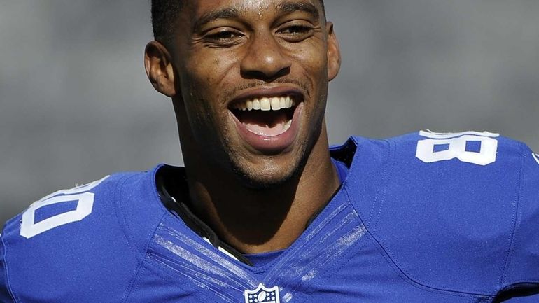 Giants wide receiver Victor Cruz is seen during warmup before...