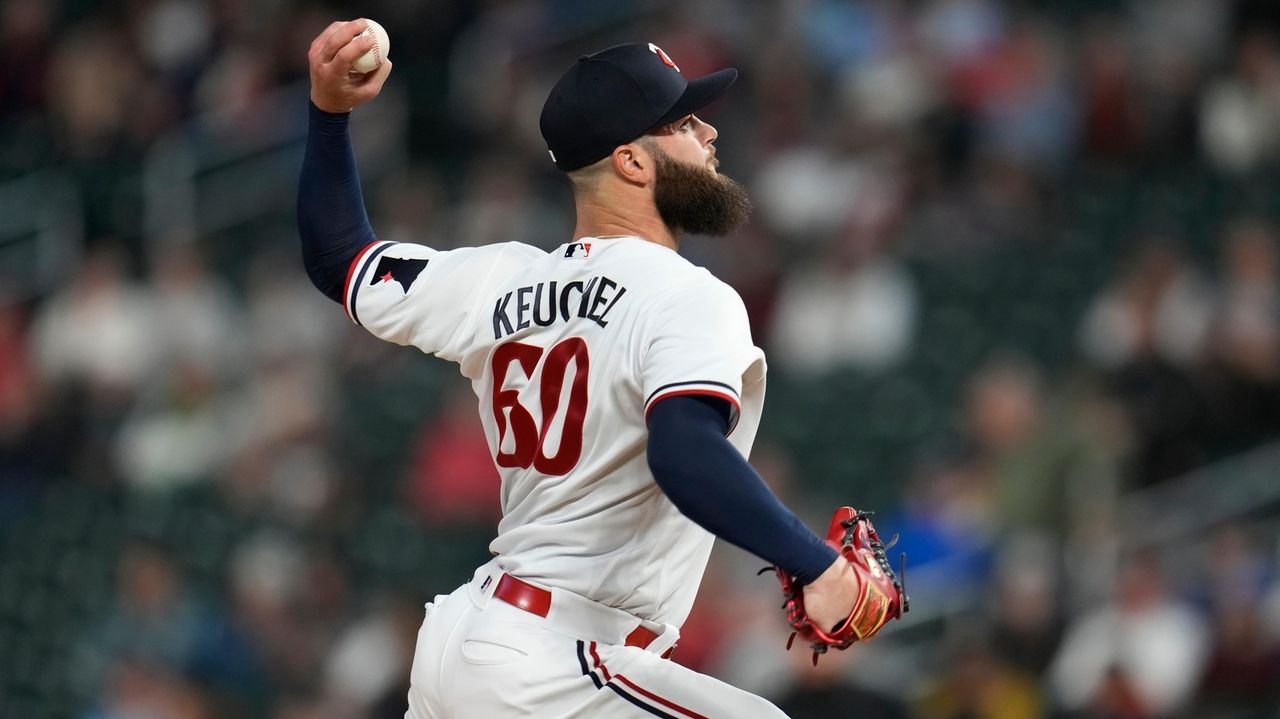 Dallas Keuchel, 2015 AL Cy Young winner, signed by Texas Rangers