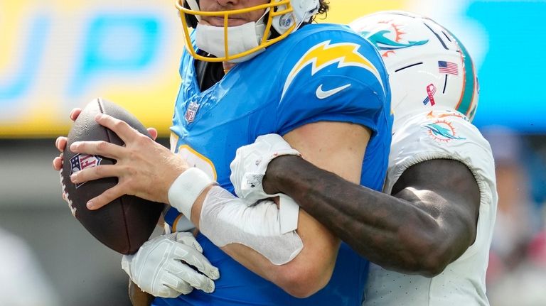 Chargers' improved ground game on display during loss to Miami – Orange  County Register