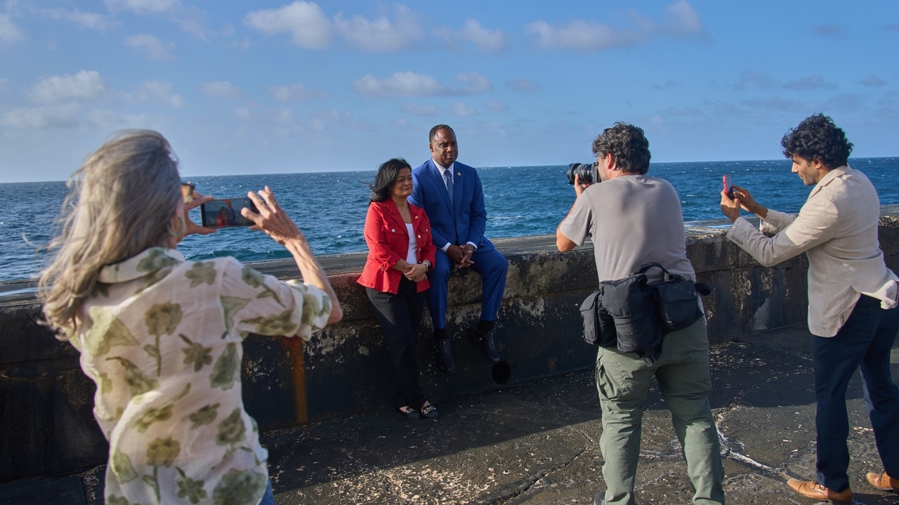 2 U.S. lawmakers visiting Cuba denounce island's 'economic bombing' under energy blockade