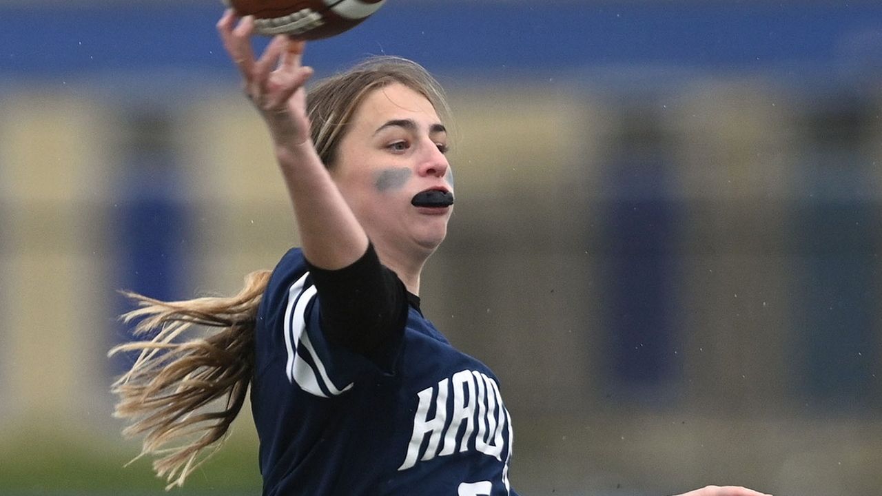 Flag football: Plainview-Old Bethpage JFK vs. MacArthur - Newsday