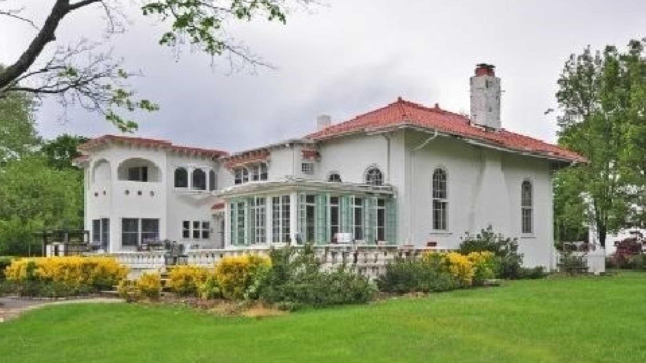 Babylon's Argyle Hotel gave way to home listed for 825,000