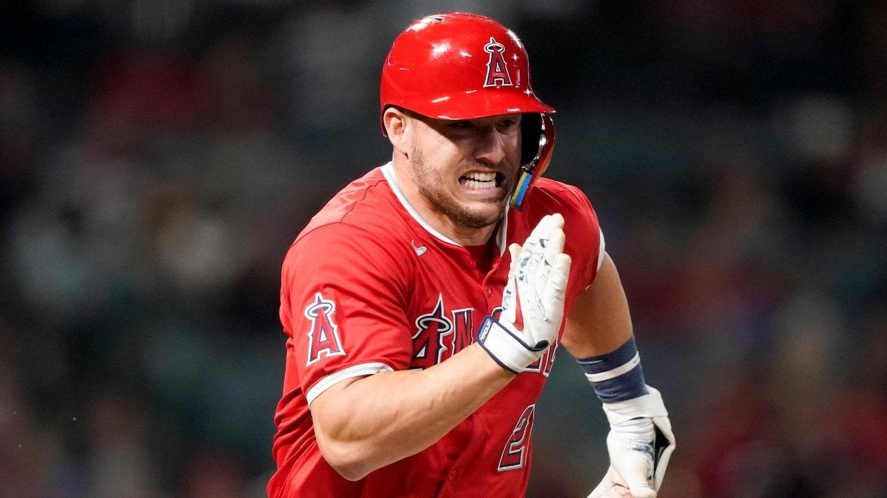 Angels star outfielder Mike Trout has knee surgery. Team expects 3-time ...