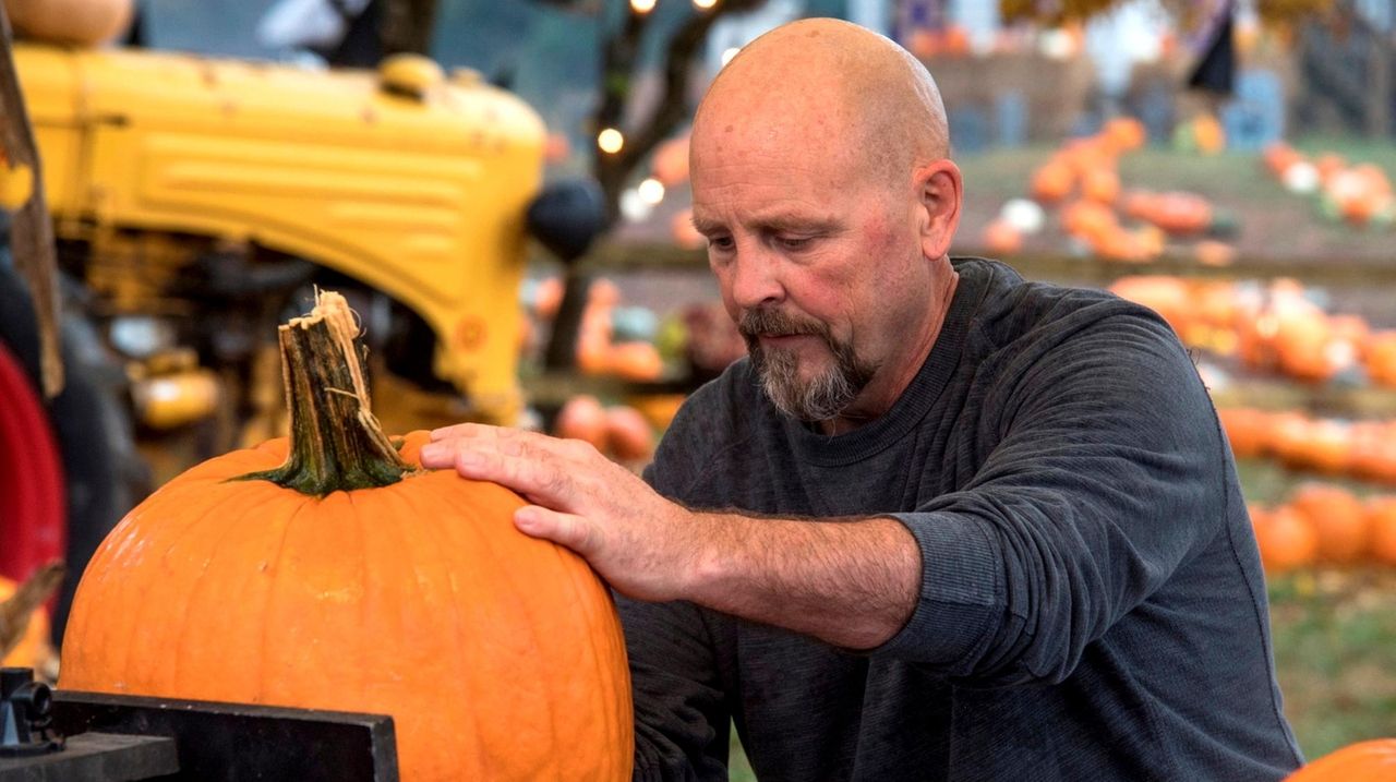 Local Carver on Outrageous Pumpkins