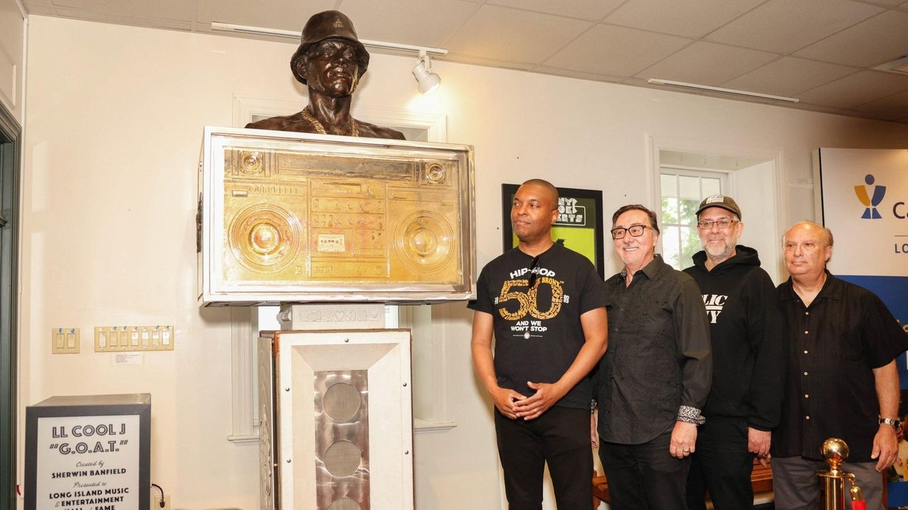 Long Island Music and Entertainment Hall of Fame celebrates anniversary of hip-hop with LL Cool J statue