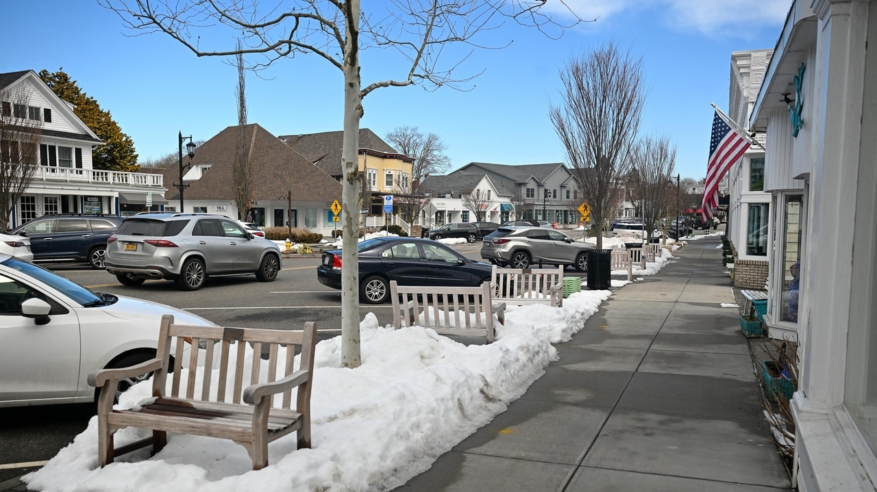 Westhampton Beach halts development as it reviews sewers - Newsday