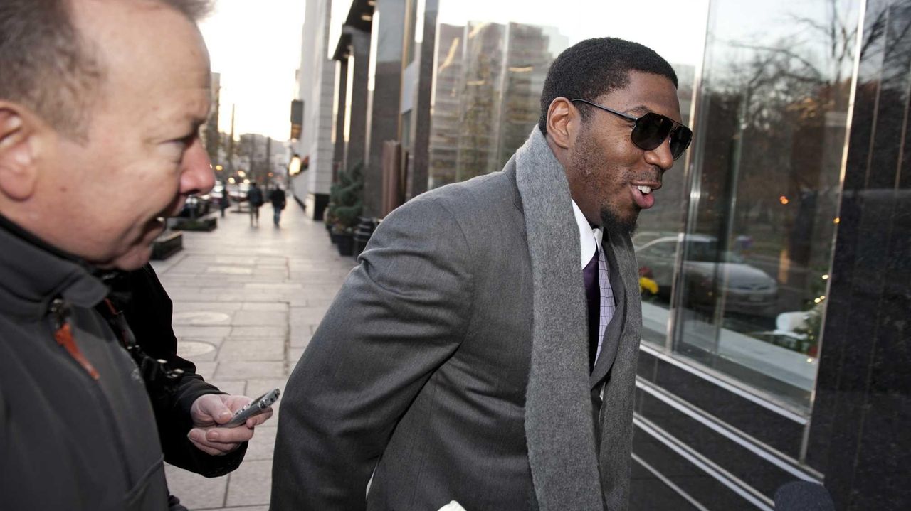 Jonathan Vilma moves forward in defamation case against Roger Goodell ...