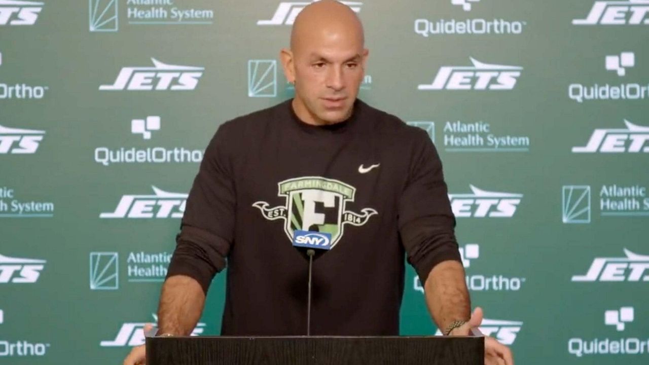 NY Jets head coach wears West Hartford's Hall High shirt