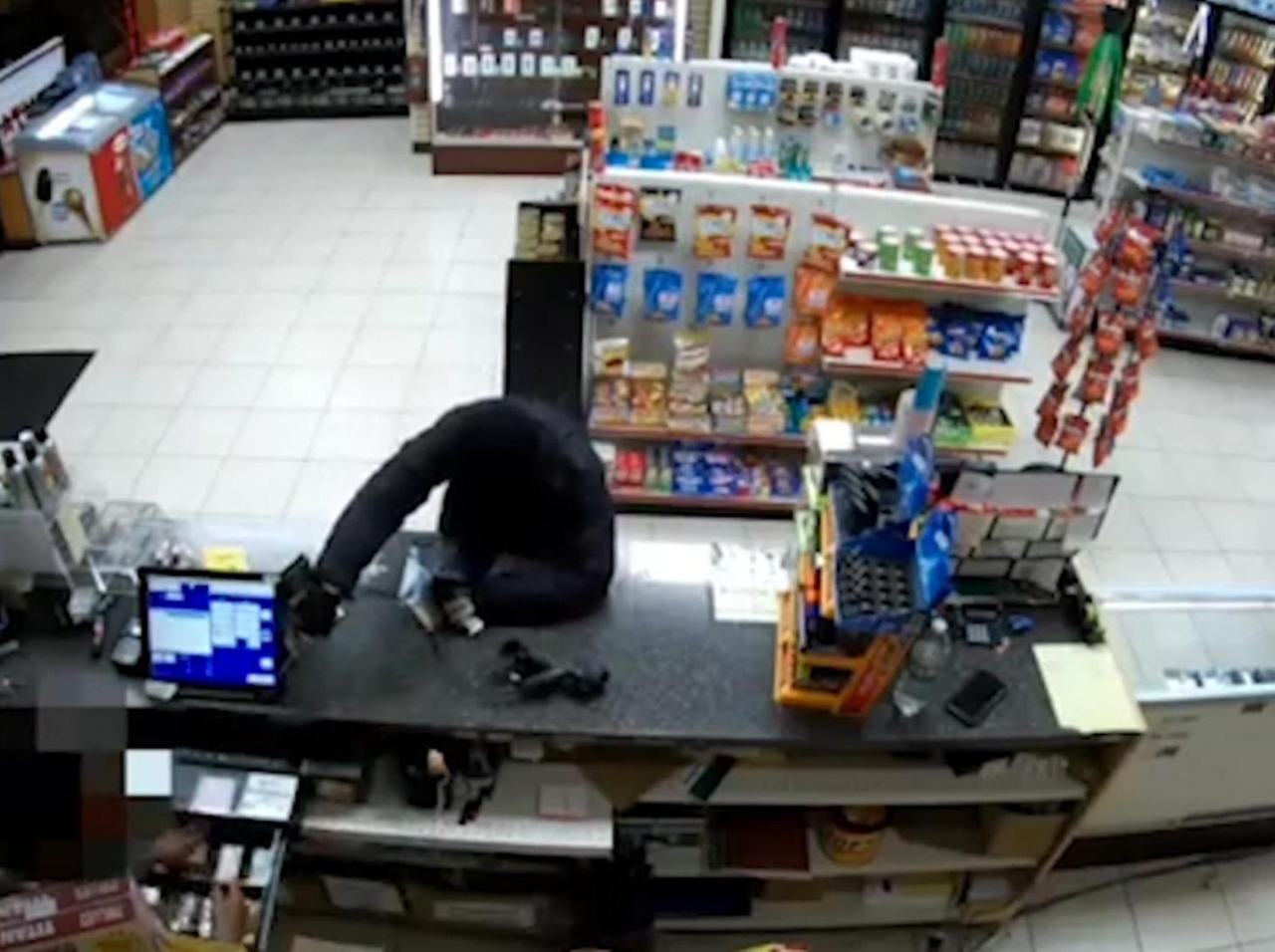 vape shop stabbing Multiple people possibly involved in armed robbery, stabbing at Suffolk vape  shop main image 1