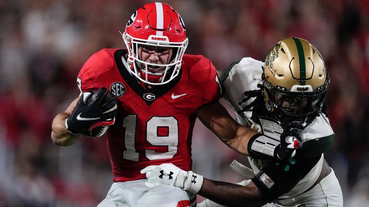 Bowers catches 2 of Beck's 3 scoring passes to power No. 1 Georgia past ...