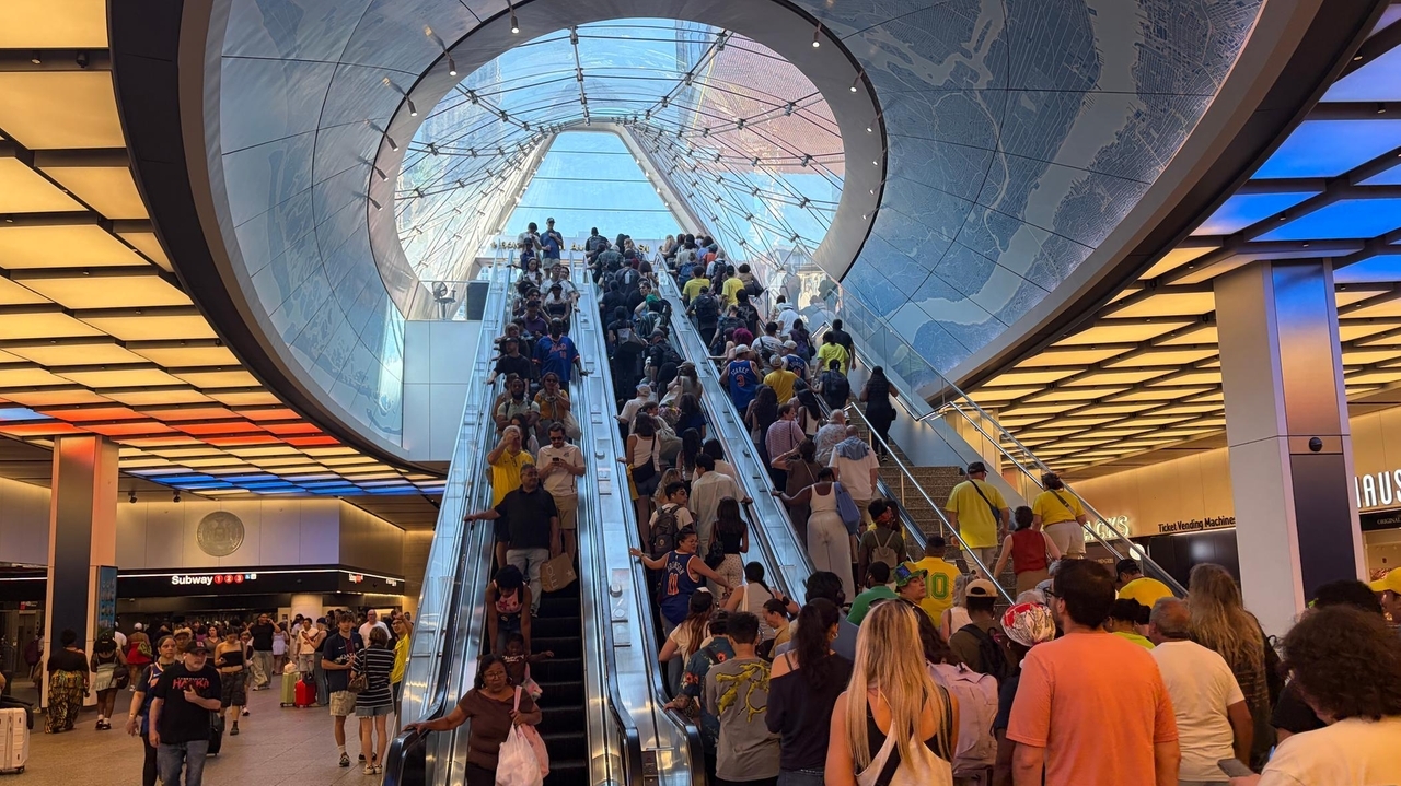 Knicks, World Cup fans converge at Penn Station on Saturday - Newsday