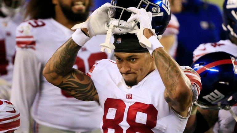 Evan Engram of the Giants comes off the field during the...