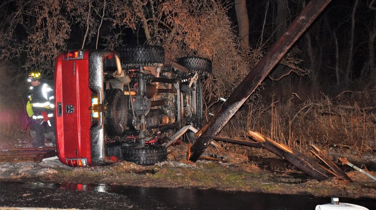 Montauk Highway crash causes gas leak in Brookhaven, cops say Newsday