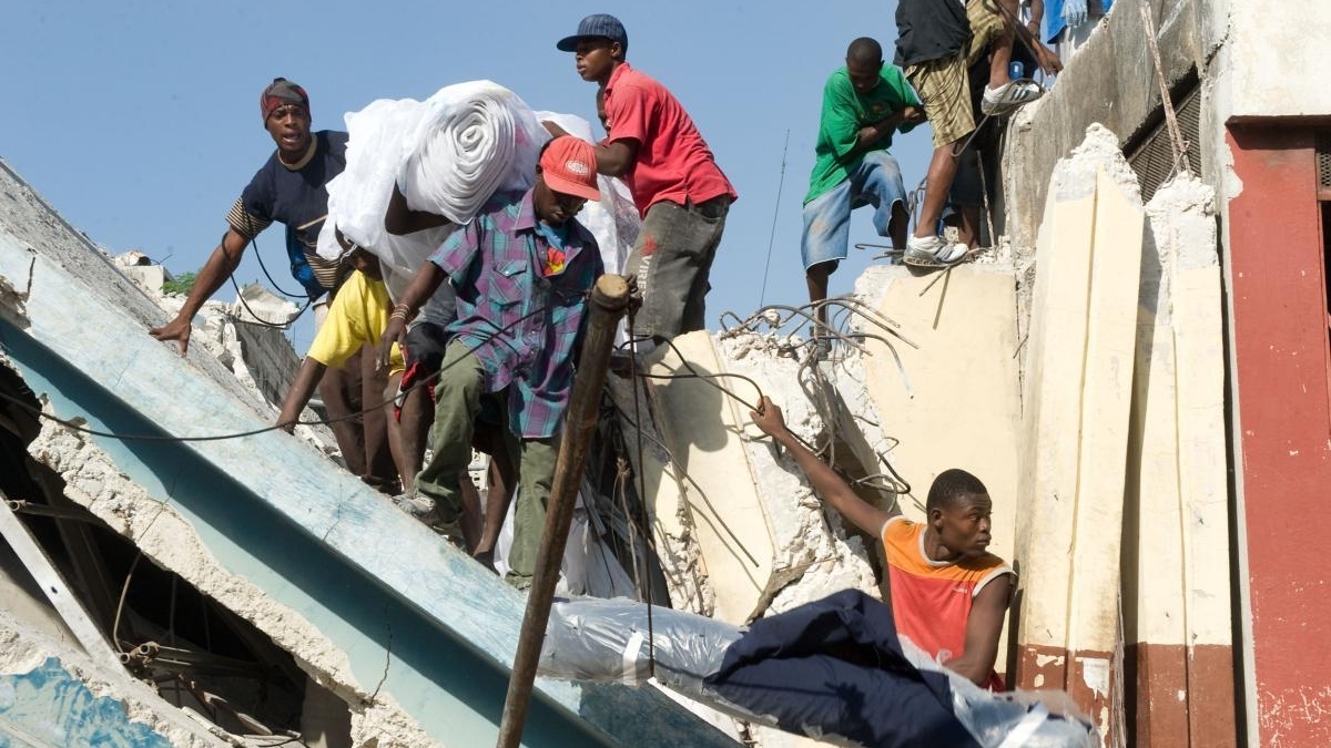 Toothpaste, rum looted as Bill Clinton visits Haiti - Newsday